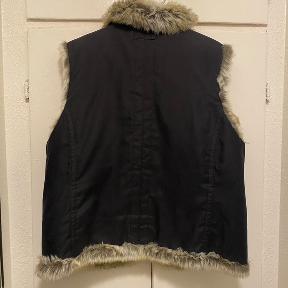 Reversible Faux Fur Vest - Picture 4 of 5